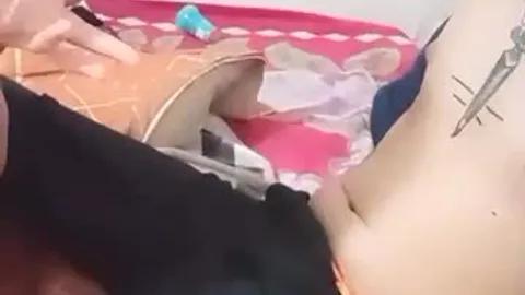 Azgın komşu kızı havuz başında kaçamak yaptı