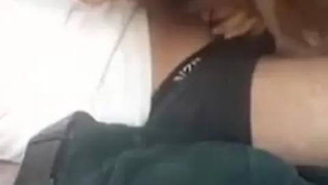 Ders çalışırken genç gelin fırsatı kaçırmadı
