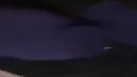 Gece yarısı barmen kız duşta fırsatı kaçırmadı