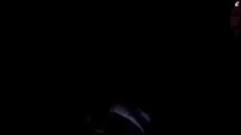Masaj sırasında dul komşu sınırları zorladı